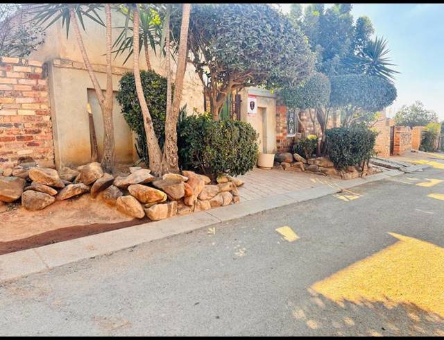 2 BEDROOM HOUSE FOR SALE IN COSMO CITY